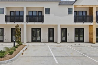 Building Photo - 1510 Kaliste Saloom Rd