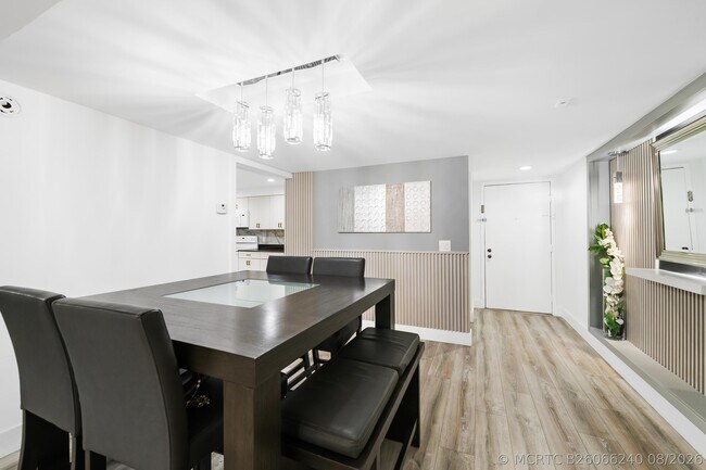 Foto del edificio - 491 Racquet Club Rd