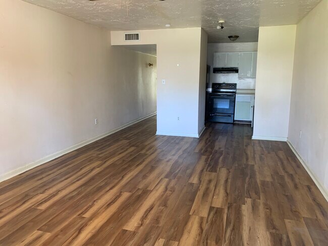 Building Photo - 136 N Meyers Dr
