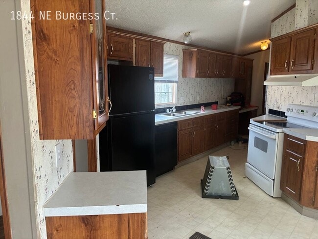 Building Photo - 1844 NE Burgess Ct
