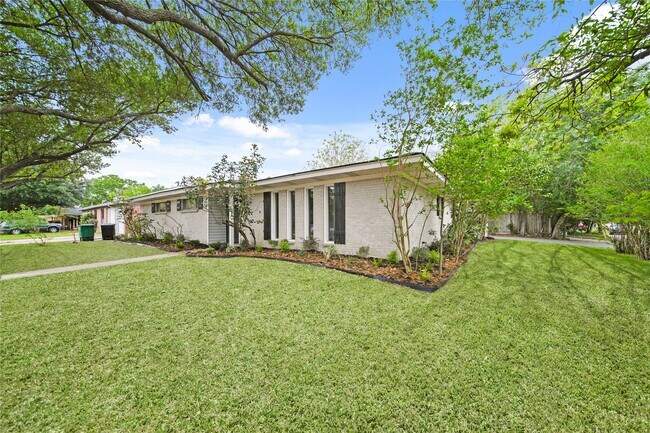 Foto del edificio - 8302 Braeburn Valley Dr