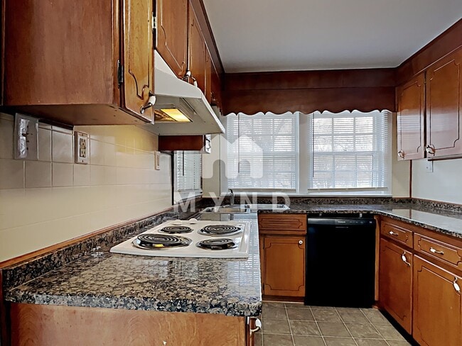 Building Photo - 1222 Eastern Valley Rd