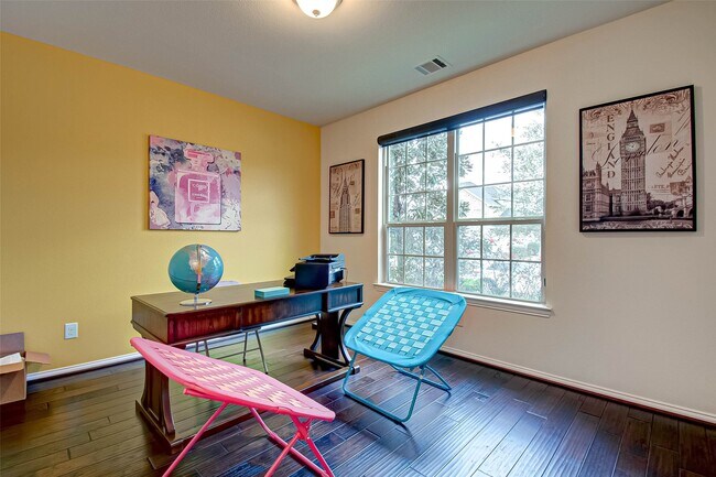 Foto del edificio - 8219 Peppervine Ct