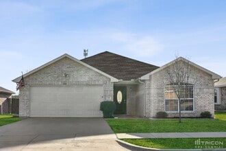 Building Photo - 710 Green Acres Ln