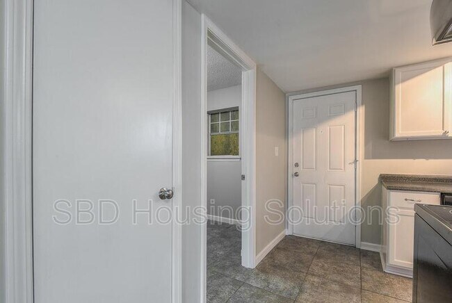 Building Photo - 6621 E 128th St