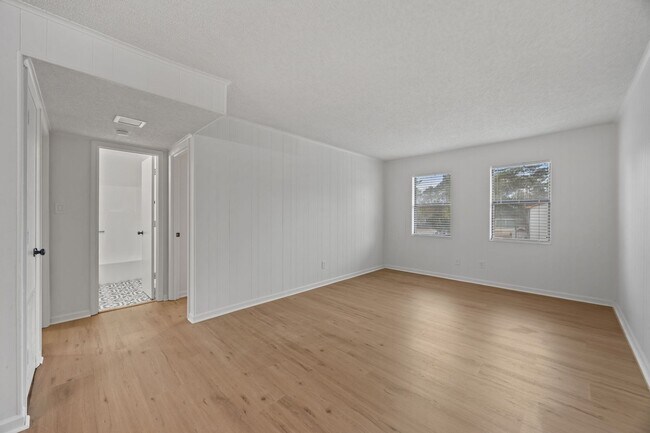 Foto del edificio - Welcome to Ravenwood Drive!