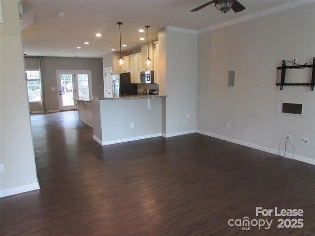 Building Photo - 1604 Lovers Lawn Trace