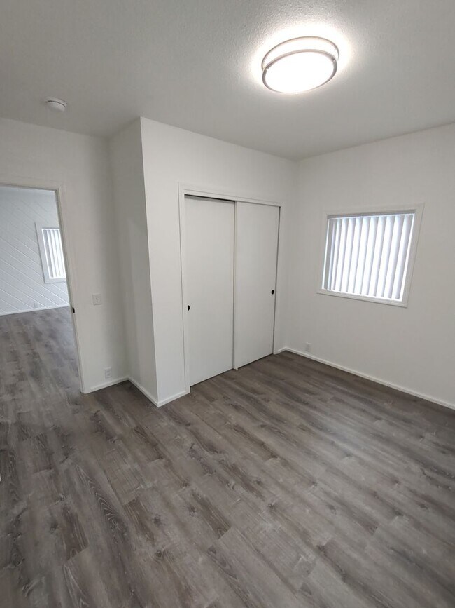 Building Photo - 2 Bedroom 1 Bath Newly Remodeled House