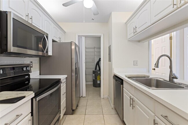 Foto del edificio - 2734 N Nob Hill Rd