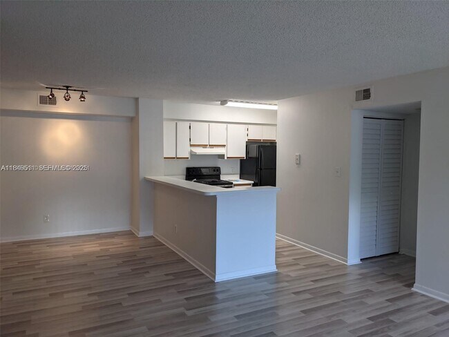 Foto del edificio - 560 S Park Rd