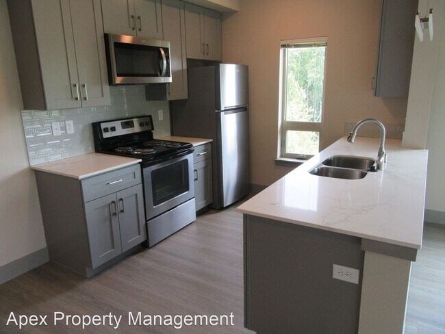 Building Photo - 525 Darby Dr