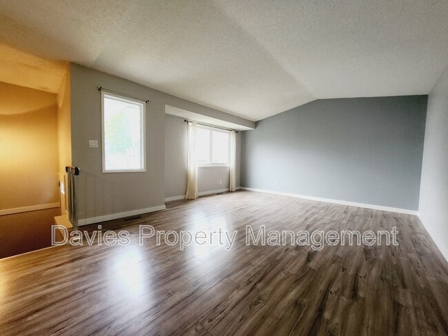 Building Photo - 405 Willow Ct NW