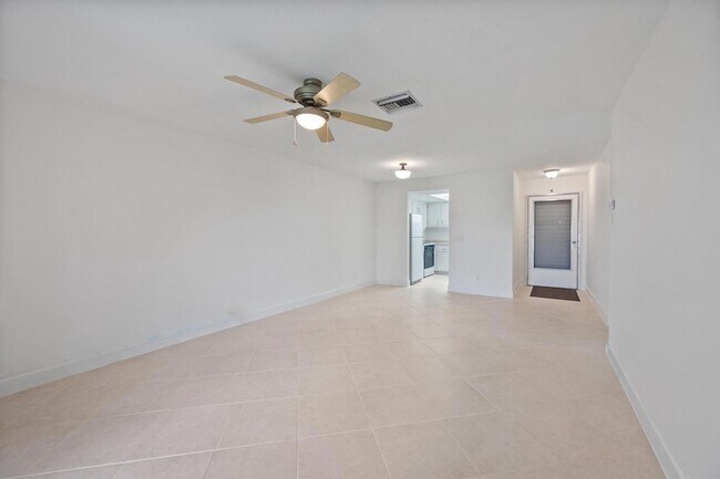 Building Photo - 2765 Ashley Dr W