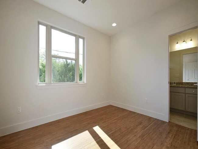 Foto del edificio - 3304 Thomas Kincheon St