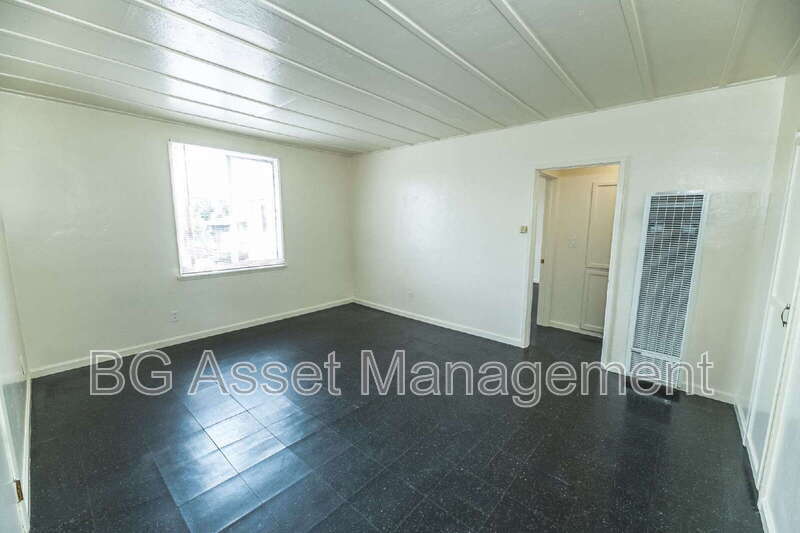 Primary Photo - 1415 Visalia Ave