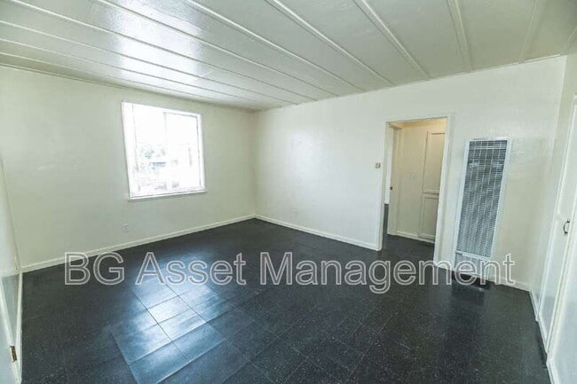 Photo - 1415 Visalia Ave Apartment