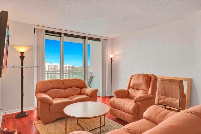 Foto del edificio - 3000 S Ocean Dr