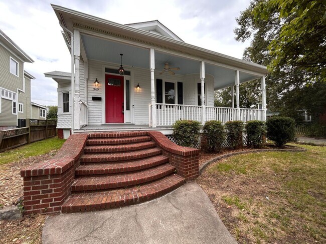 Foto del edificio - Charming 2-Bedroom Home -Close to Downtown...