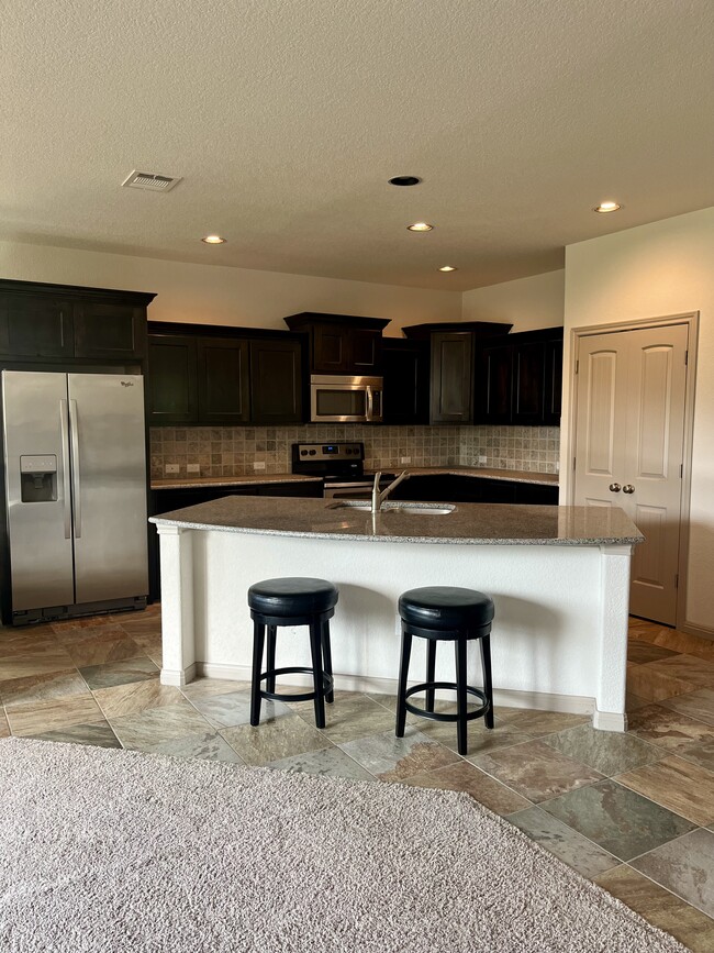 Building Photo - 617 Algerita Dr
