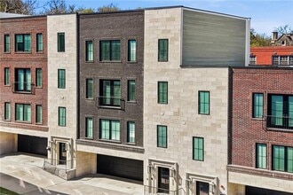 Building Photo - 5133 Fifth Ave