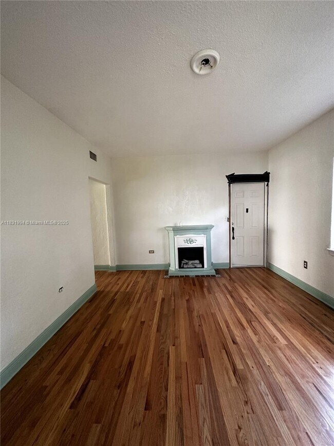 Building Photo - 1560 Jefferson Ave