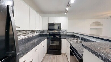 Interior Photo - Arbors at Lee Vista