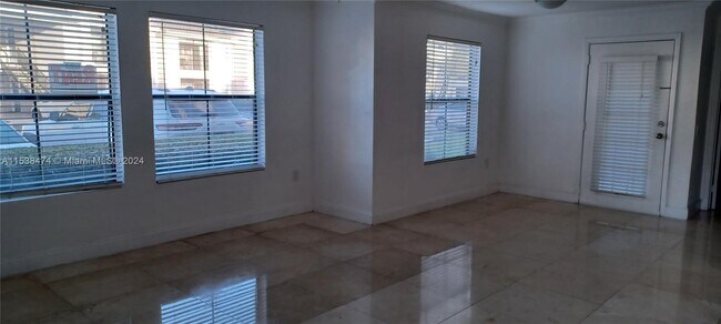 Foto del edificio - 10360 SW 150th Ct