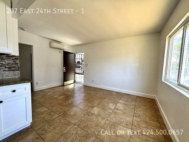 Building Photo - 207 E 24th St