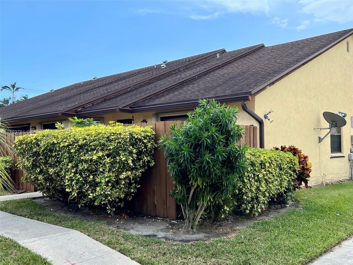 Primary Photo - 451 Springdale Cir