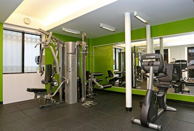 Foto del edificio - 410 W 53rd St