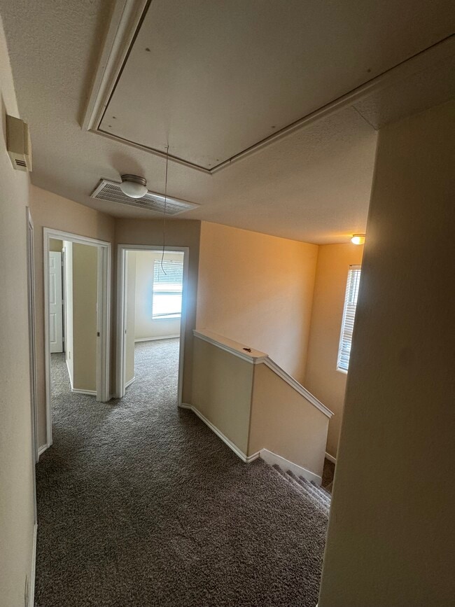 Building Photo - 380 Woodgrove Dr
