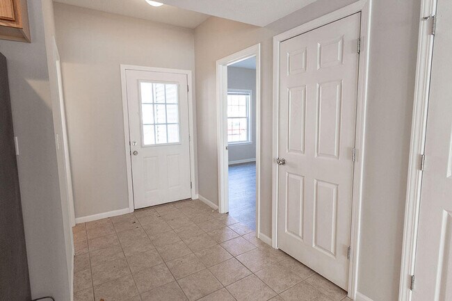 Building Photo - 1924 Center St