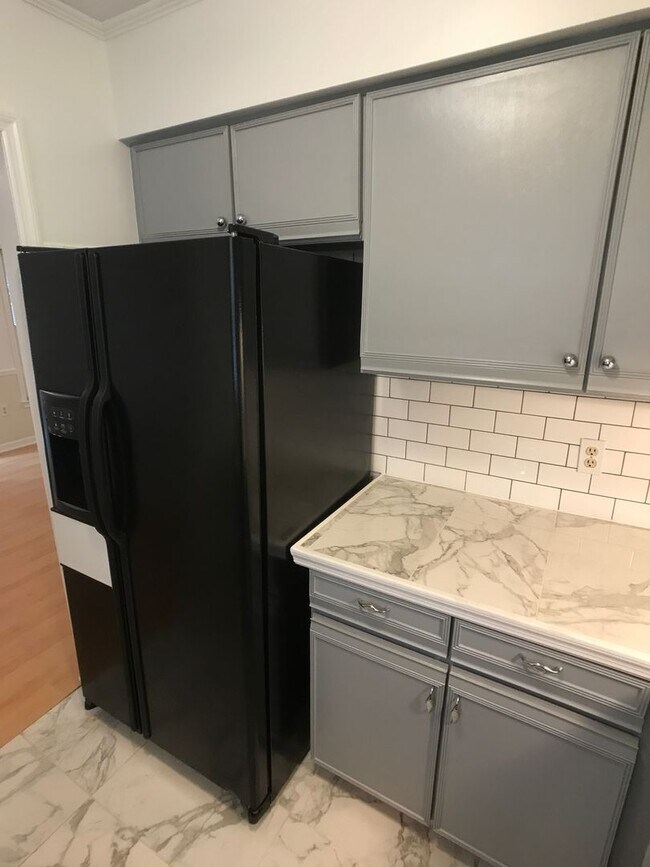 Building Photo - Three Bedroom Townhome on Savannah Southside