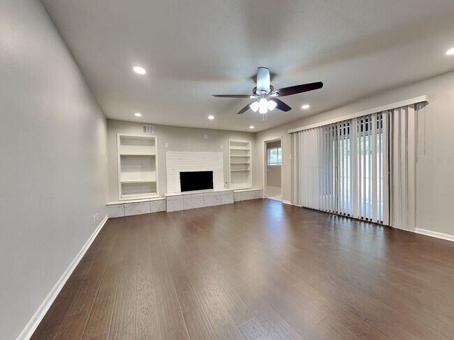 Foto del edificio - 5813 Wedgwood Dr