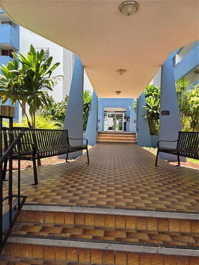 Foto del edificio - 5050 NW 7th St