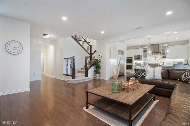 Building Photo - 4 br, 3.5 bath House - 8 Corazon St
