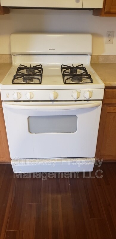 Building Photo - 18 E Main St