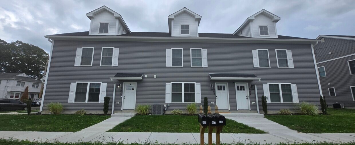 Primary Photo - 409 Woodmont Ave