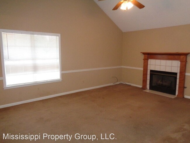 Building Photo - 3 br, 3 bath House - 1008 Creekside Place