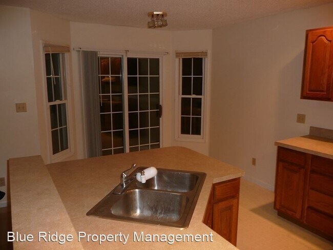 Building Photo - 3 br, 2 bath House - 1013 Cox Trail