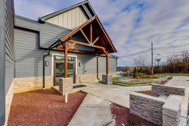 Foto del edificio - Moon Township - Gallery Garden Apartments - Now Leasing!