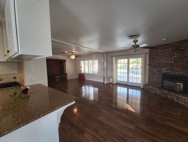 Foto del edificio - 3416 Waldport Ln