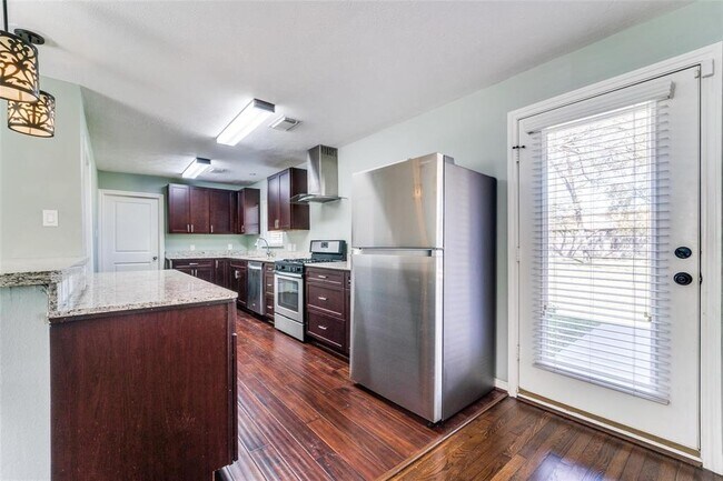 Foto del edificio - 4502 Brookwoods Dr