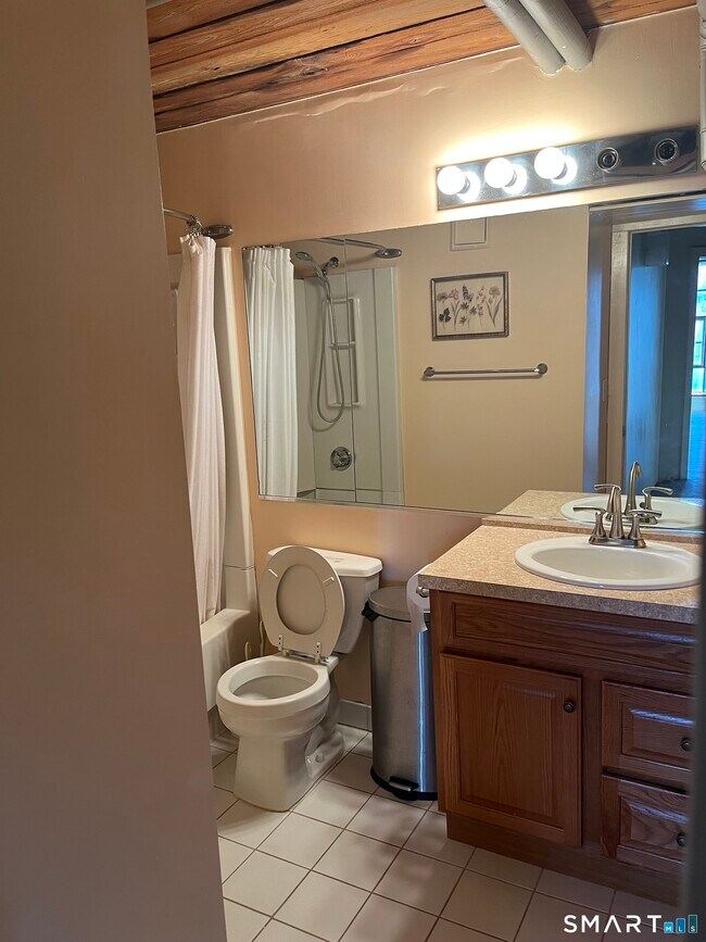 Foto del edificio - 68 Thermos Ave