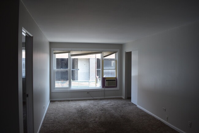 Foto del edificio - 6341 W Belmont Ave