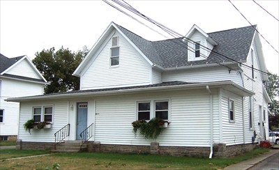 Primary Photo - 370-370 1/2 W Maple St