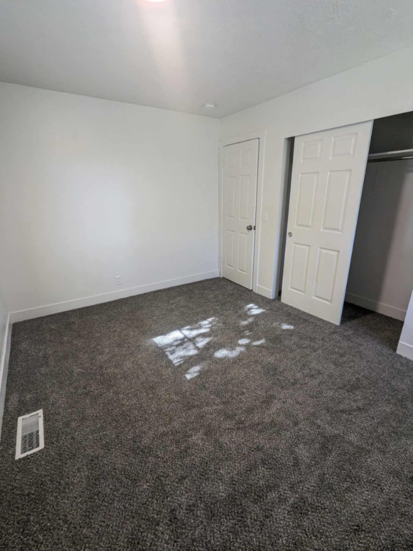 Building Photo - 1760 N 400 E