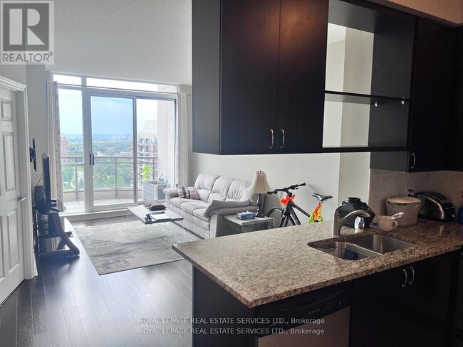 Photo du bâtiment - 2391 Central Park Dr