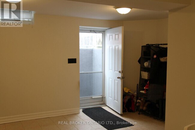 Building Photo - 18 Tracie Ct