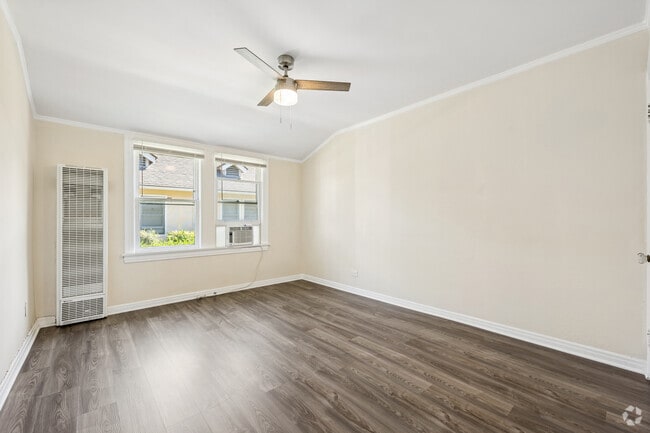1BR, 1BA - 900SF - Bedroom - 529-541 S. El Molino Ave.